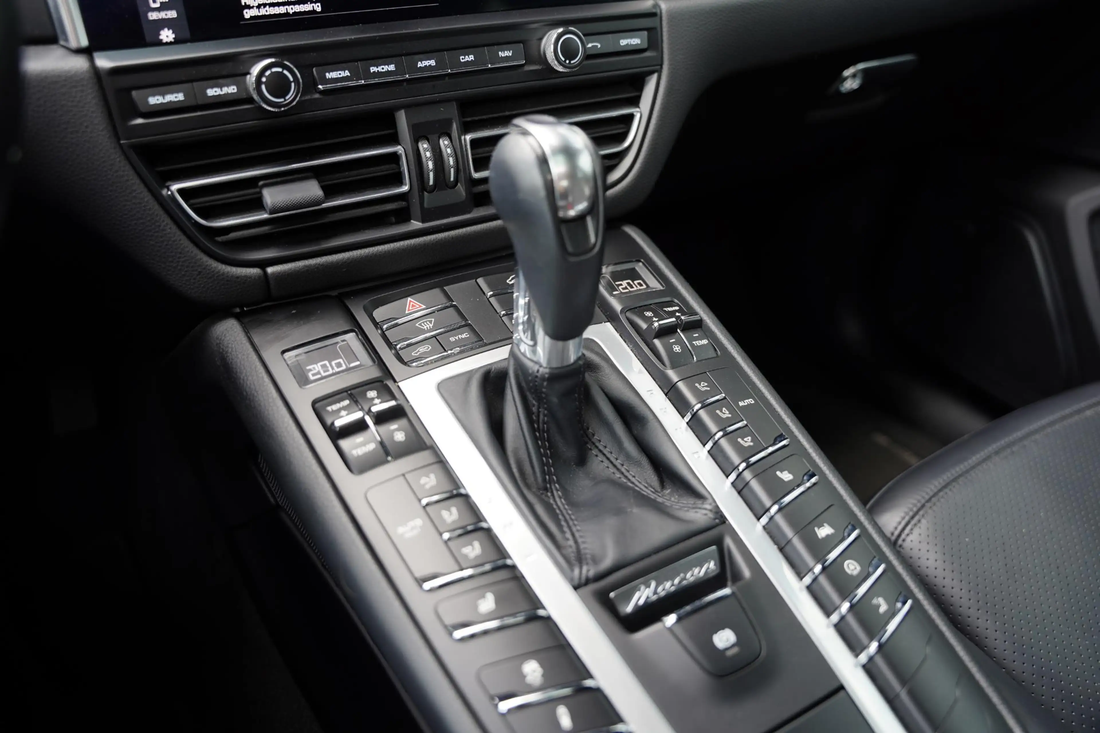 Porsche Macan 2.0 / Luchtvering / Panoramadak — photo 14