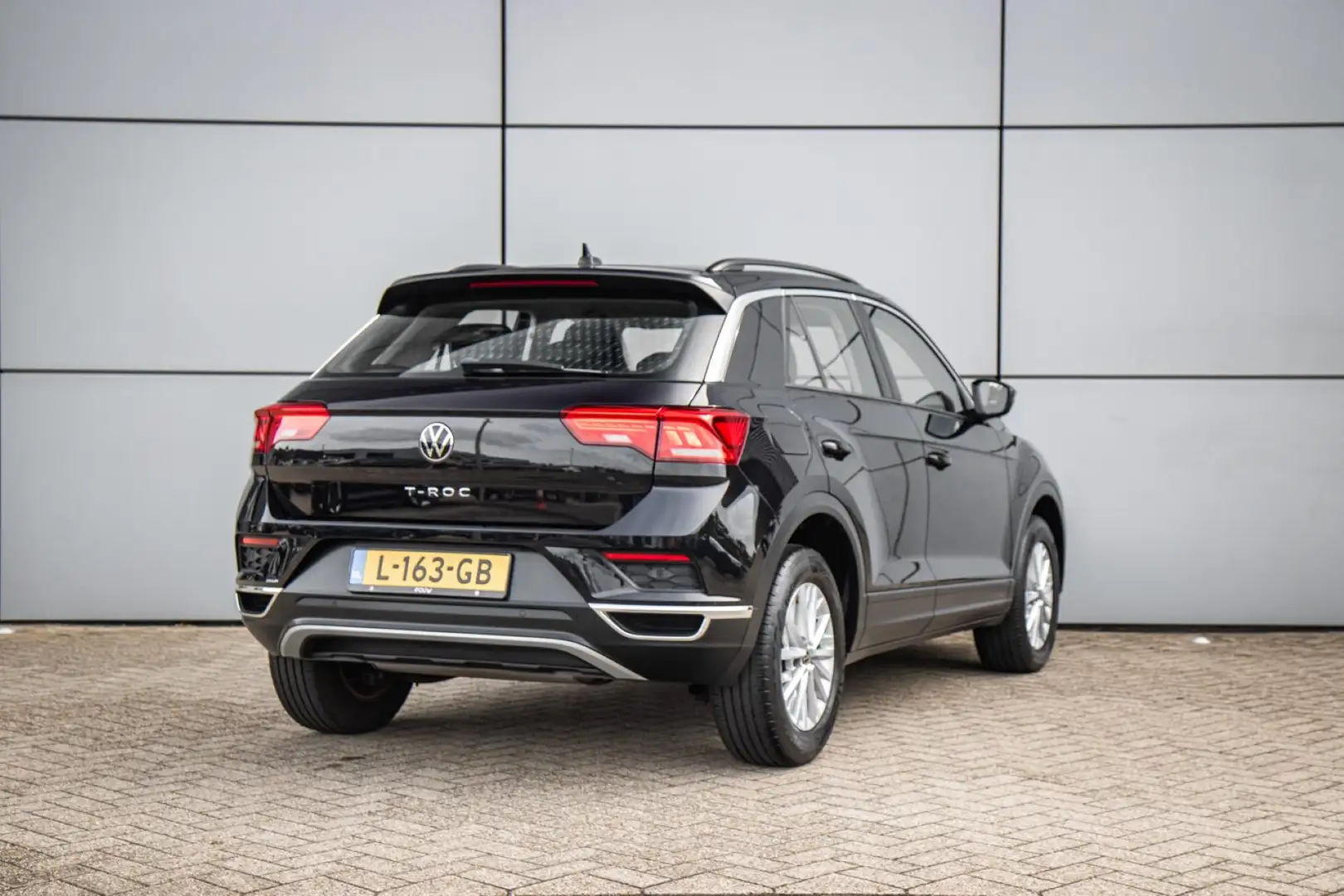 Volkswagen T-Roc 1.0 TSI 110pk Style | Parkeersensoren | Airco | 16 Noir - 2