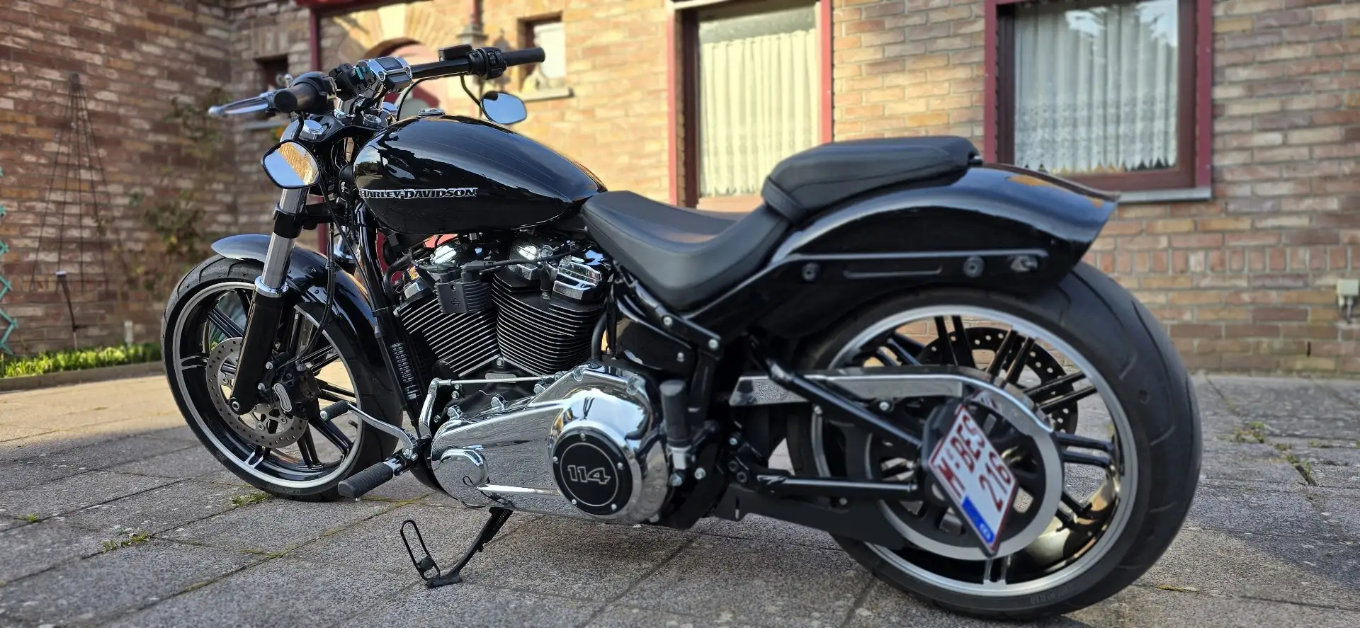 Harley-Davidson Breakout Zwart - 2