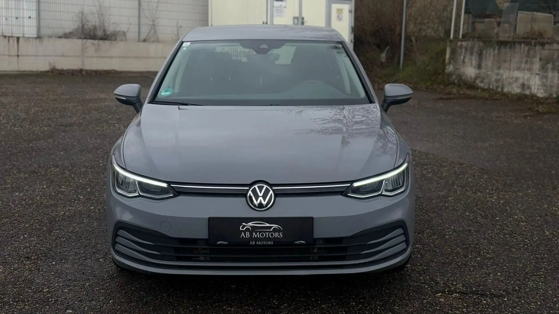 Volkswagen Golf VIII 1.0 eTSI Life OPF Grau - 2