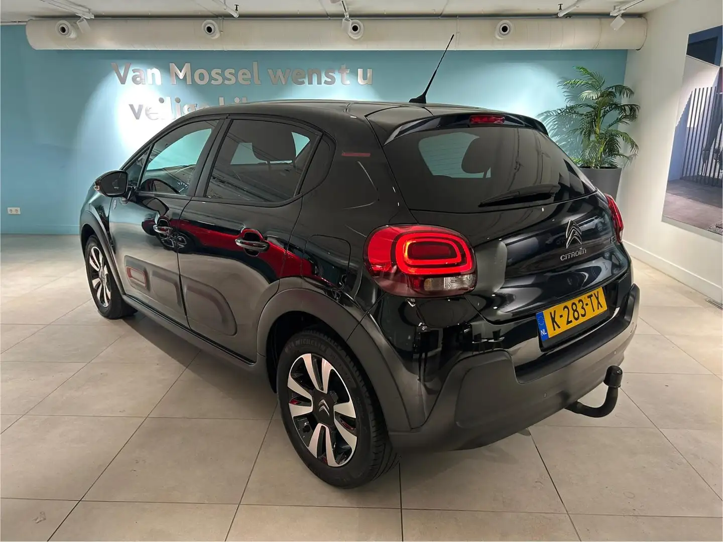 Citroen C3 1.2 PureTech C-Series TREKHAAK | Climate control | Noir - 2