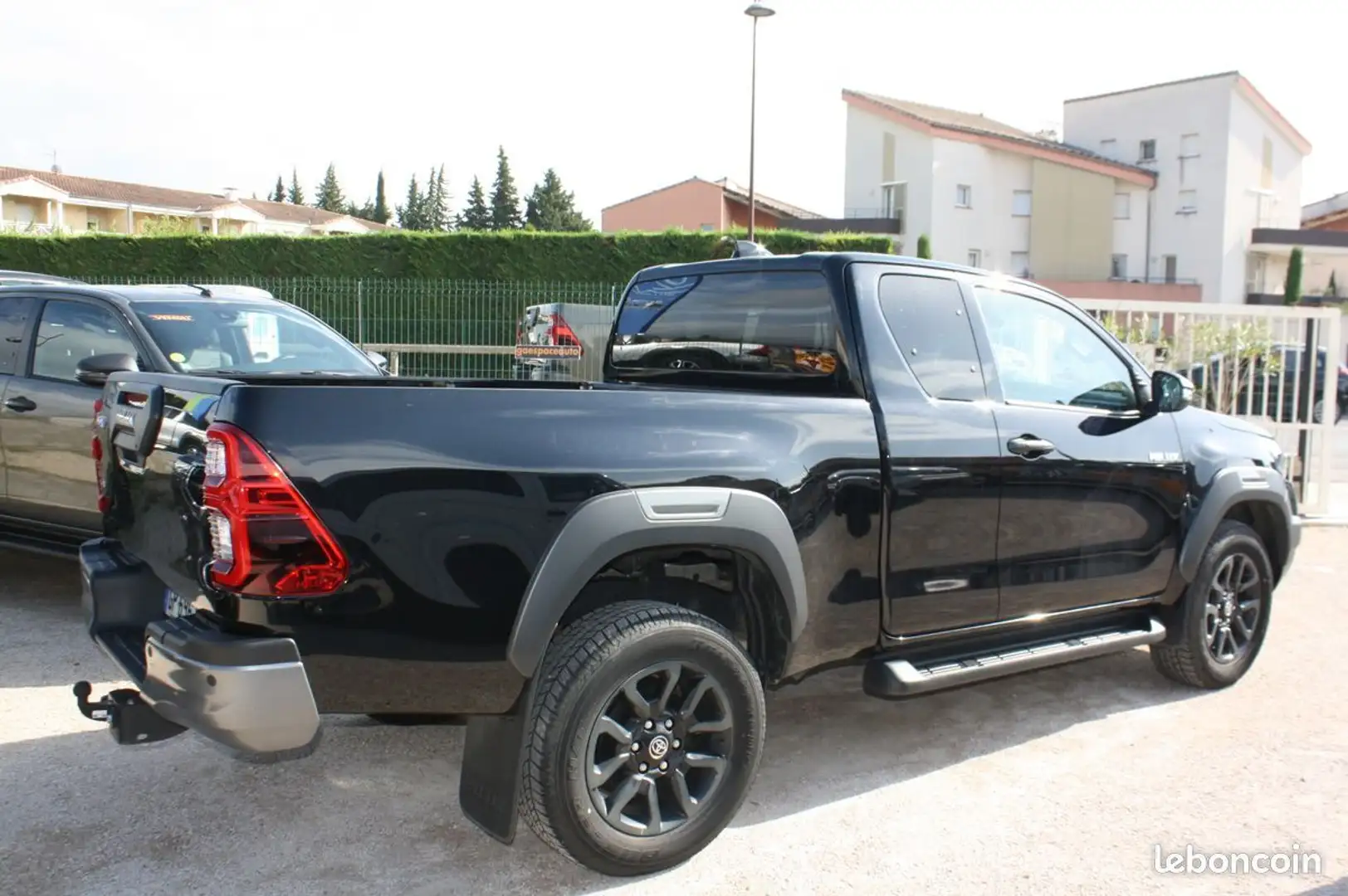 Toyota Hilux invincible 204cv Bva pas de tva Noir - 2