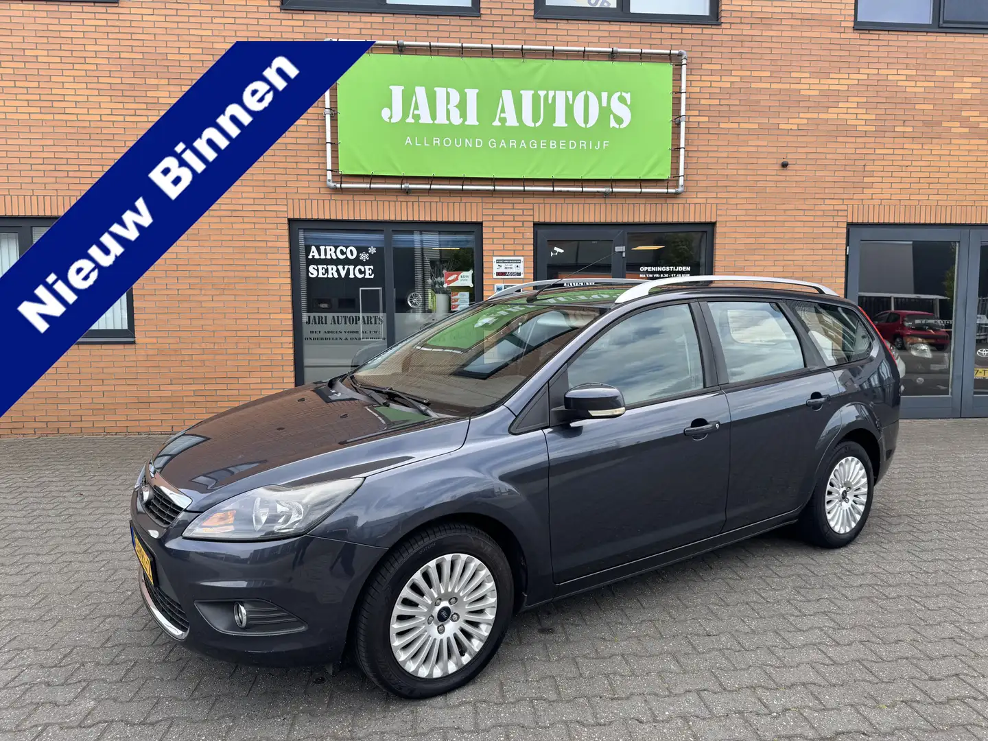 Ford Focus Wagon 1.8 Limited Trekhaak Grau - 1