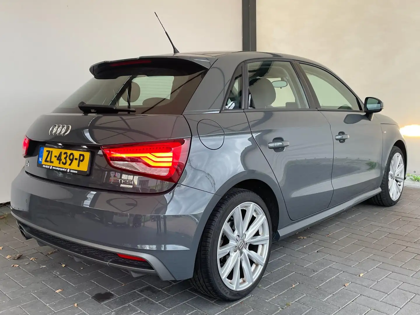 Audi A1 Sportback 1.0 TFSI Sport Pro Line S|Stoelverwarmin Gris - 2