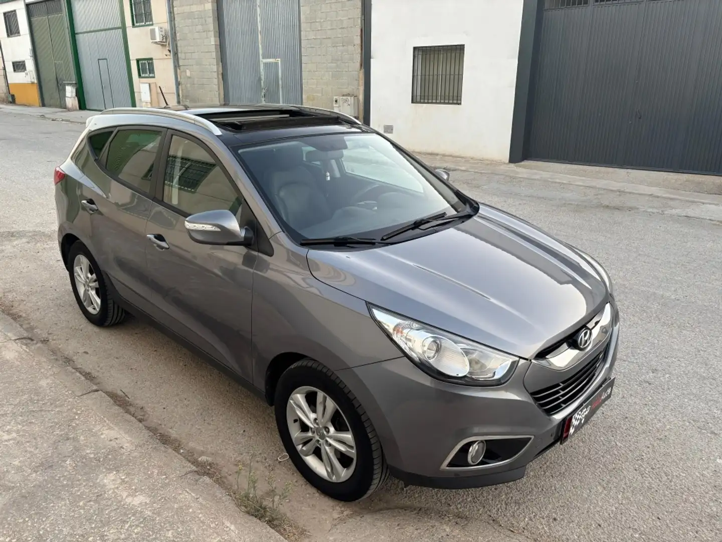 Hyundai iX35 1.7CRDI GL Stadt 4x2 Grijs - 2