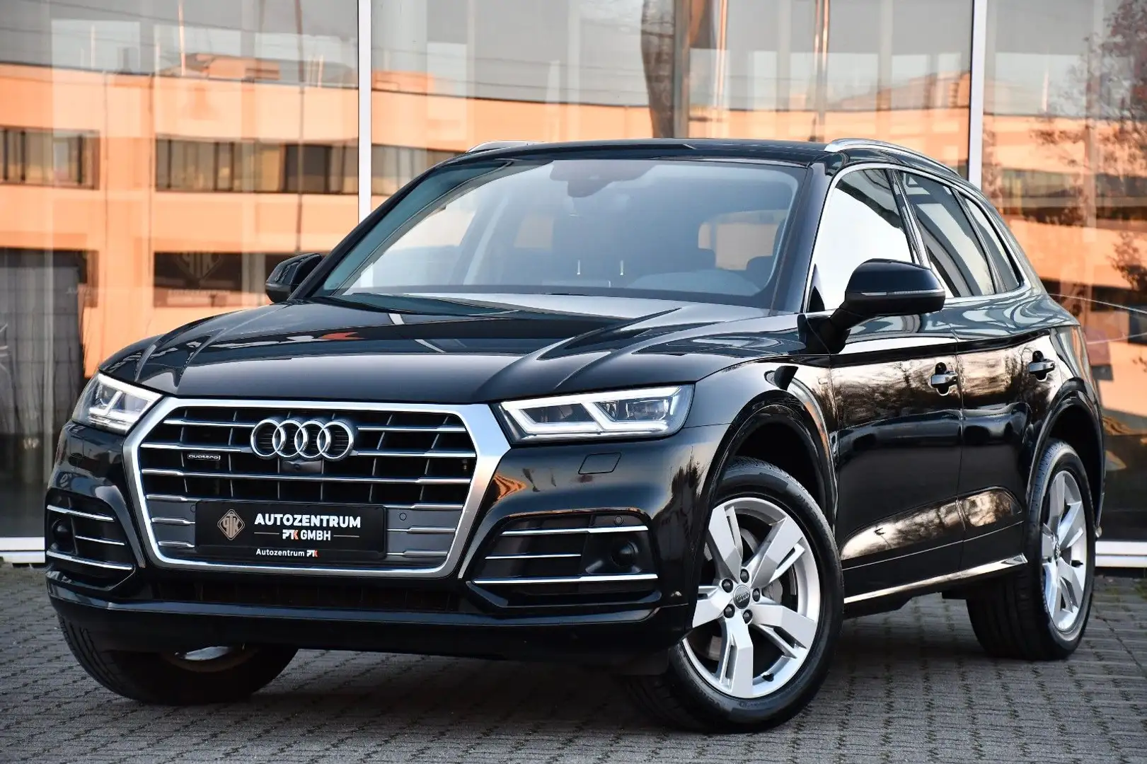 Audi Q5 40 TDI quattro S-Line SHZ Matrix Schwarz - 1
