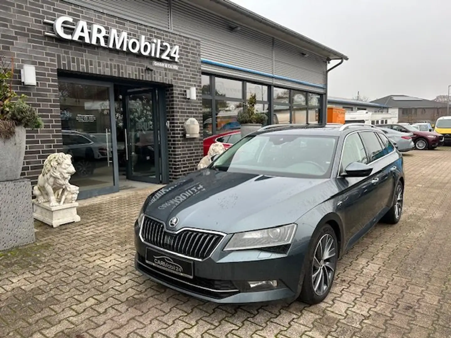 Skoda Superb 2.0 TDI Combi L&K*ACC*SHZ*RFK*PANO*LEDER Grijs - 1