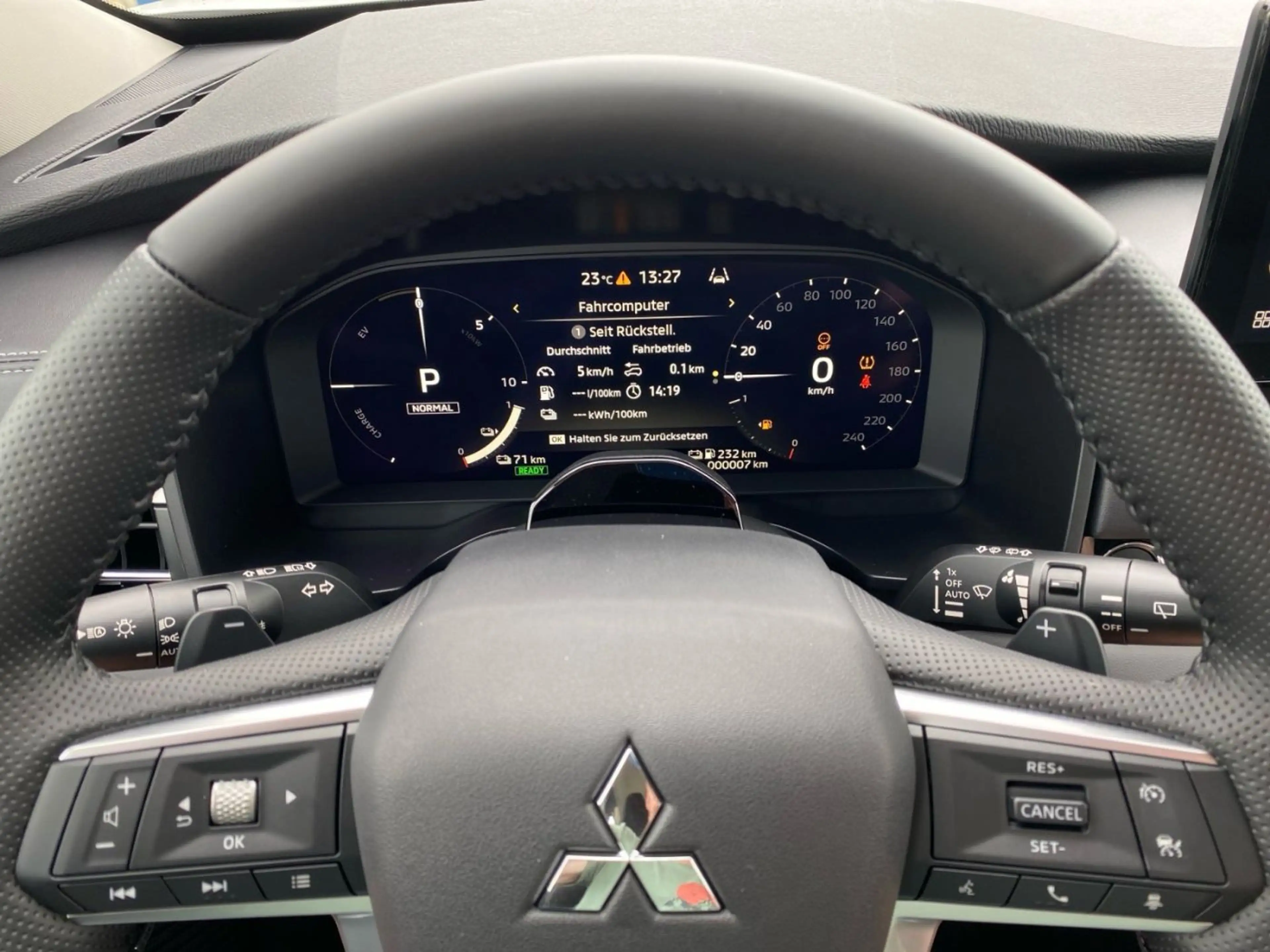 Mitsubishi Outlander Diamant 2.4 PHEV S-AWC ACC+KAM360+LED — photo 12