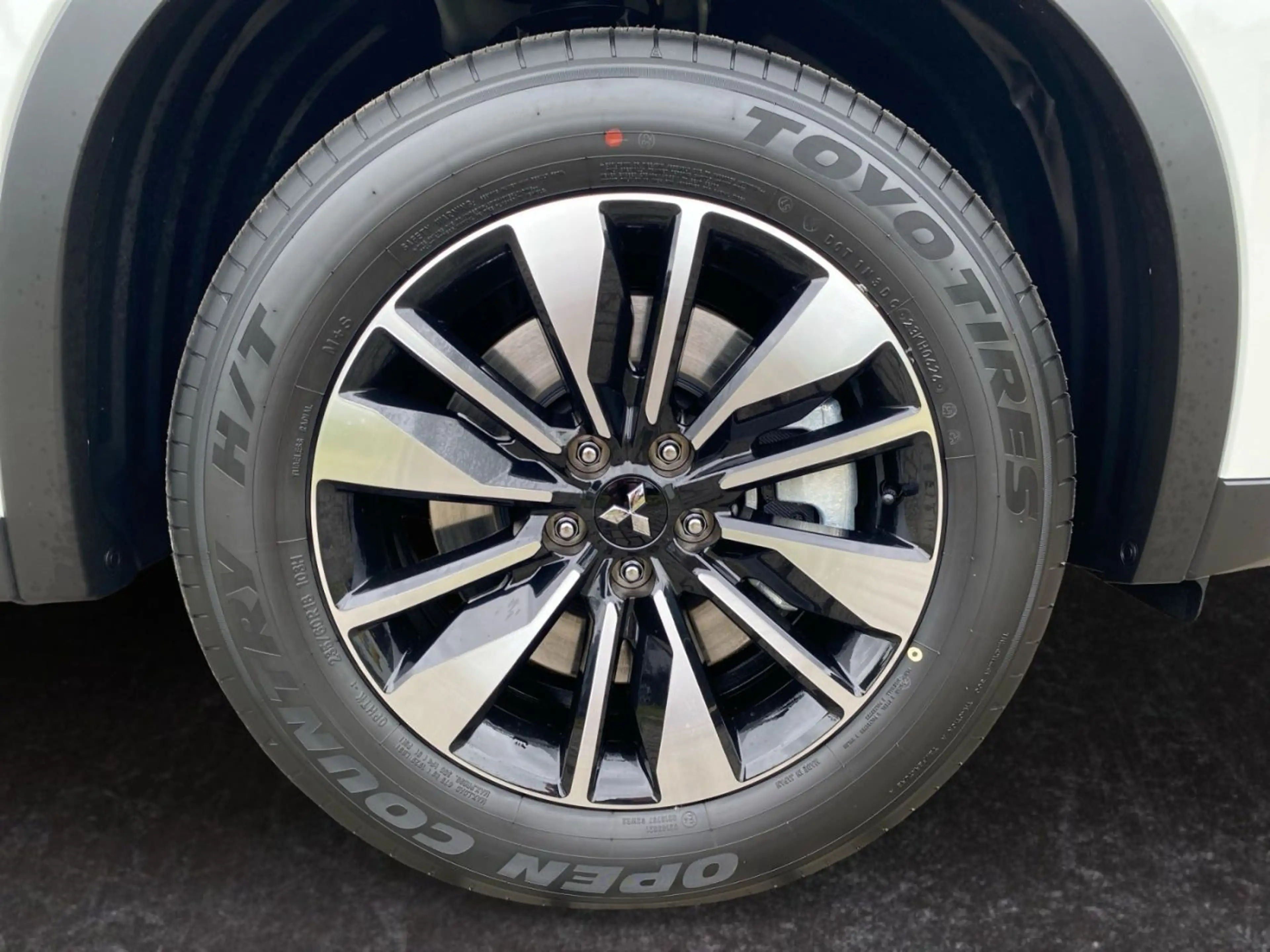 Mitsubishi Outlander Diamant 2.4 PHEV S-AWC ACC+KAM360+LED — photo 15