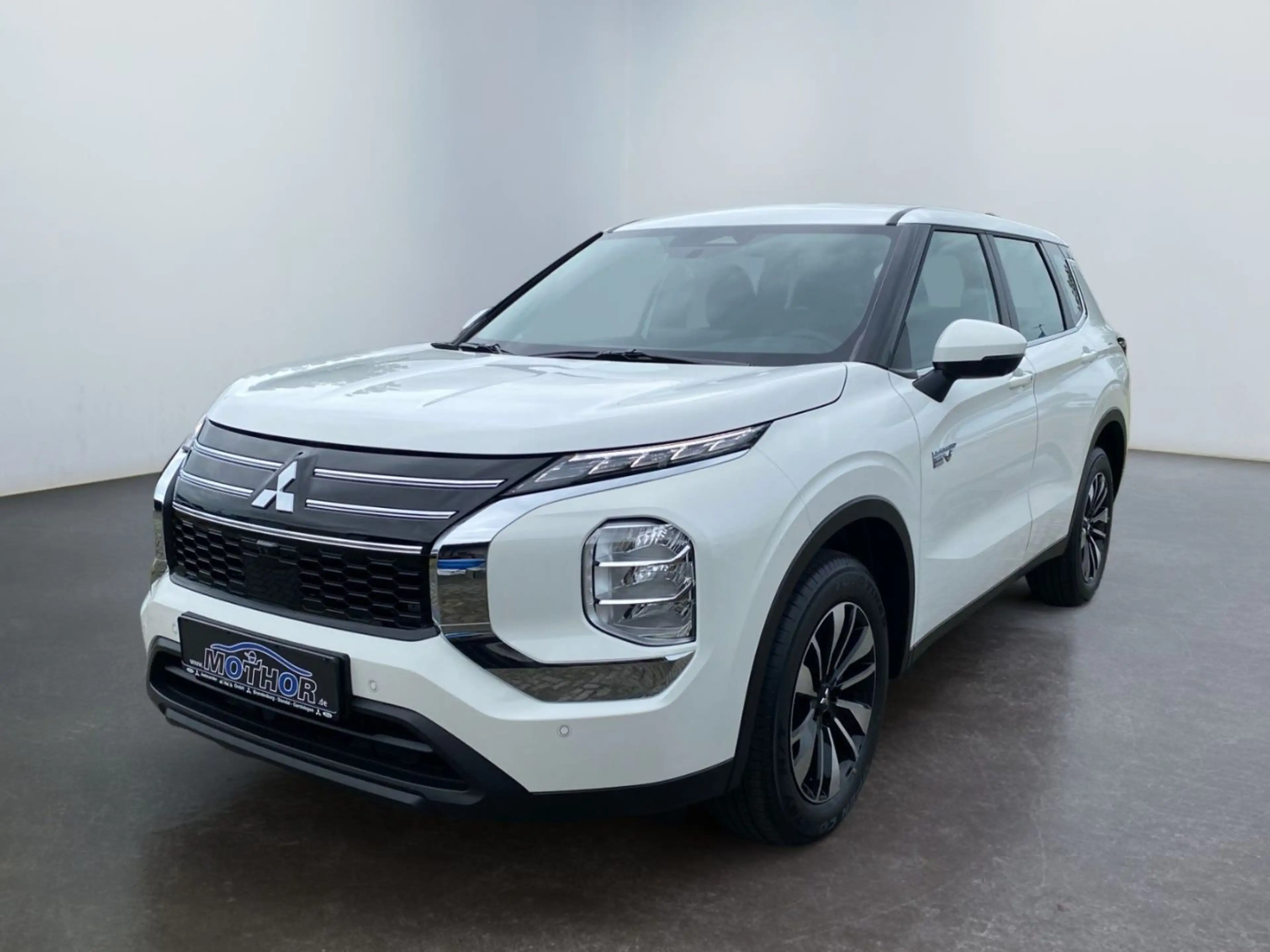 Mitsubishi Outlander Diamant 2.4 PHEV S-AWC ACC+KAM360+LED — photo 2
