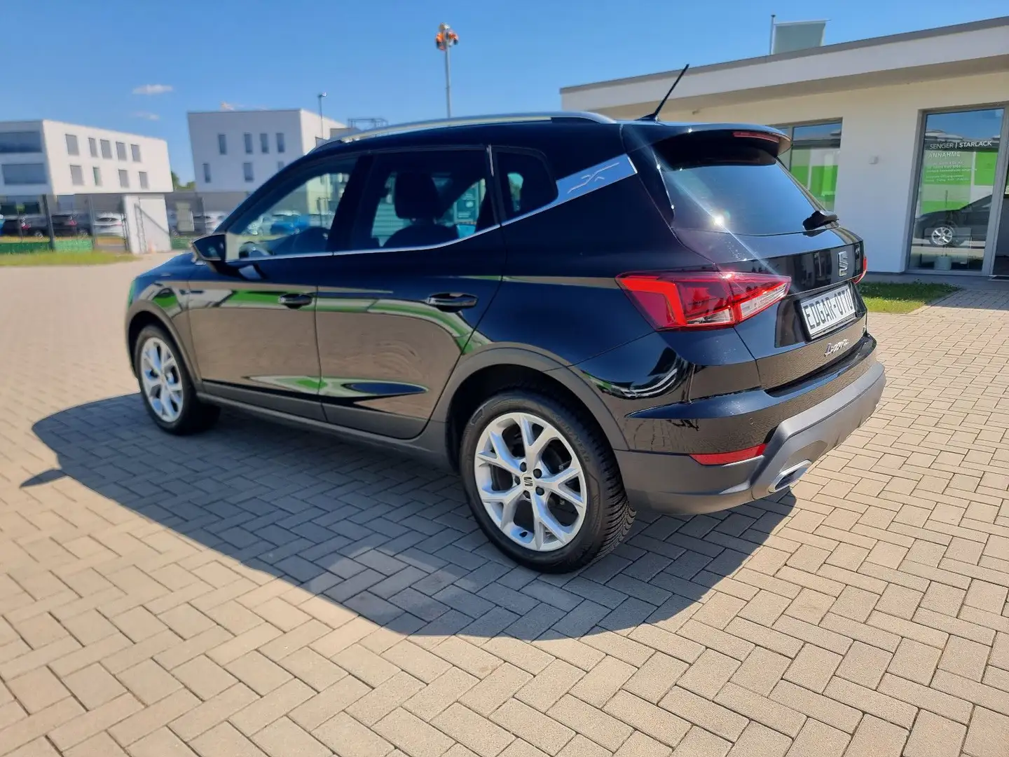 SEAT Arona FR LED ACC PDC Navi SHZ Schwarz - 2