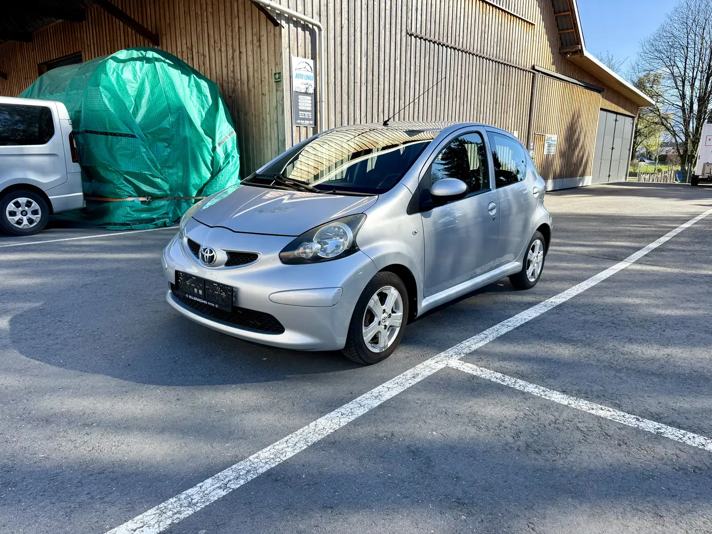 Toyota Aygo Basis Grau - 1
