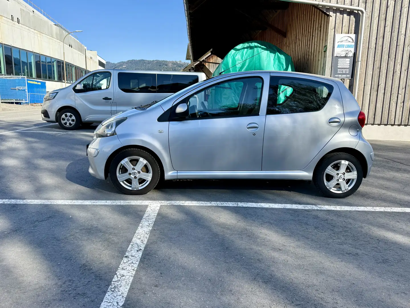 Toyota Aygo Basis Grau - 2