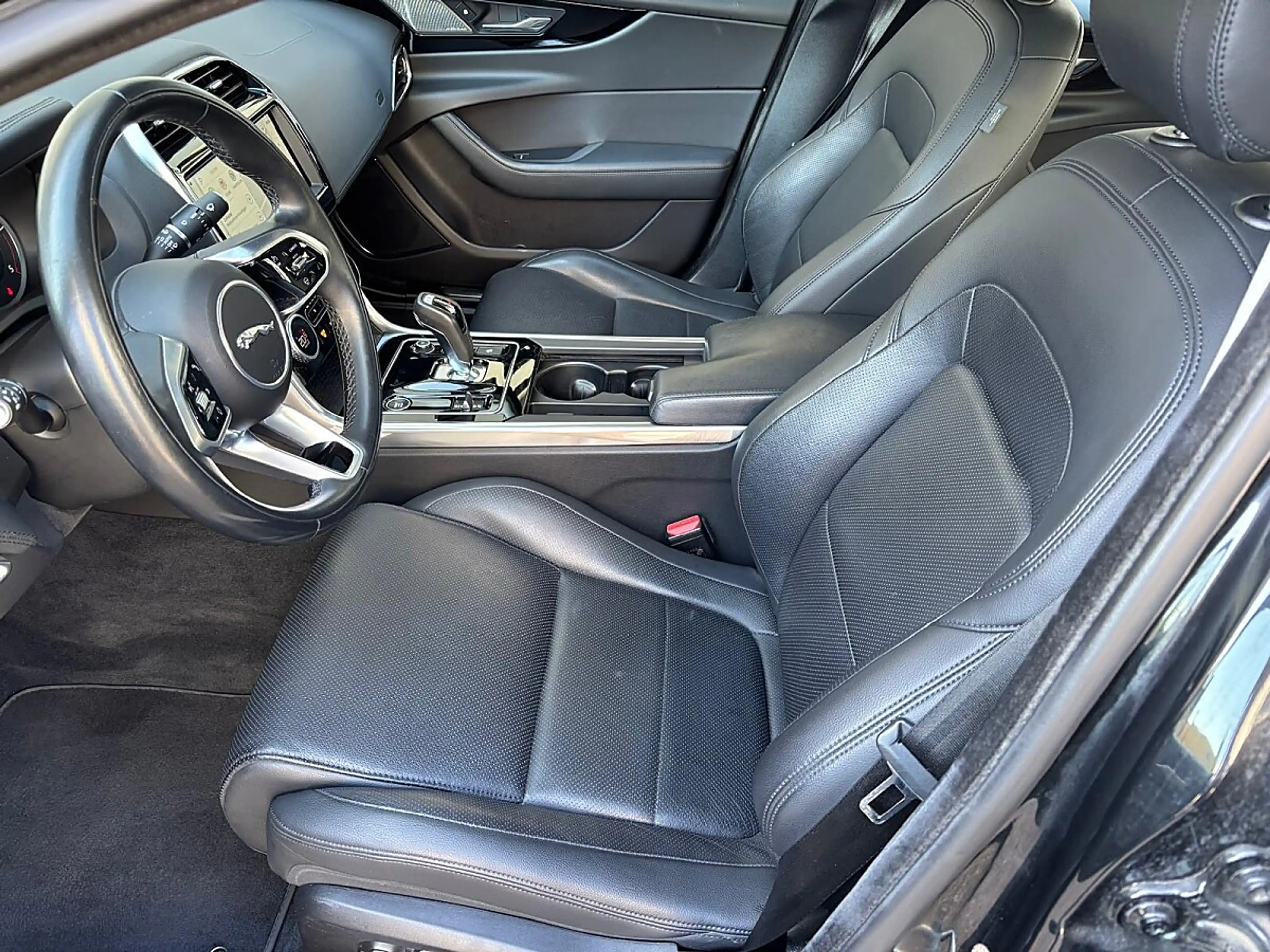 Jaguar XE D200 SE Aut. — photo 15