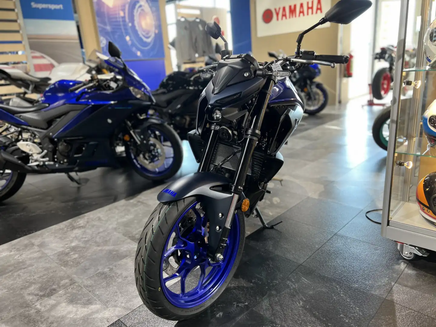 Yamaha MT-03 Blau - 2