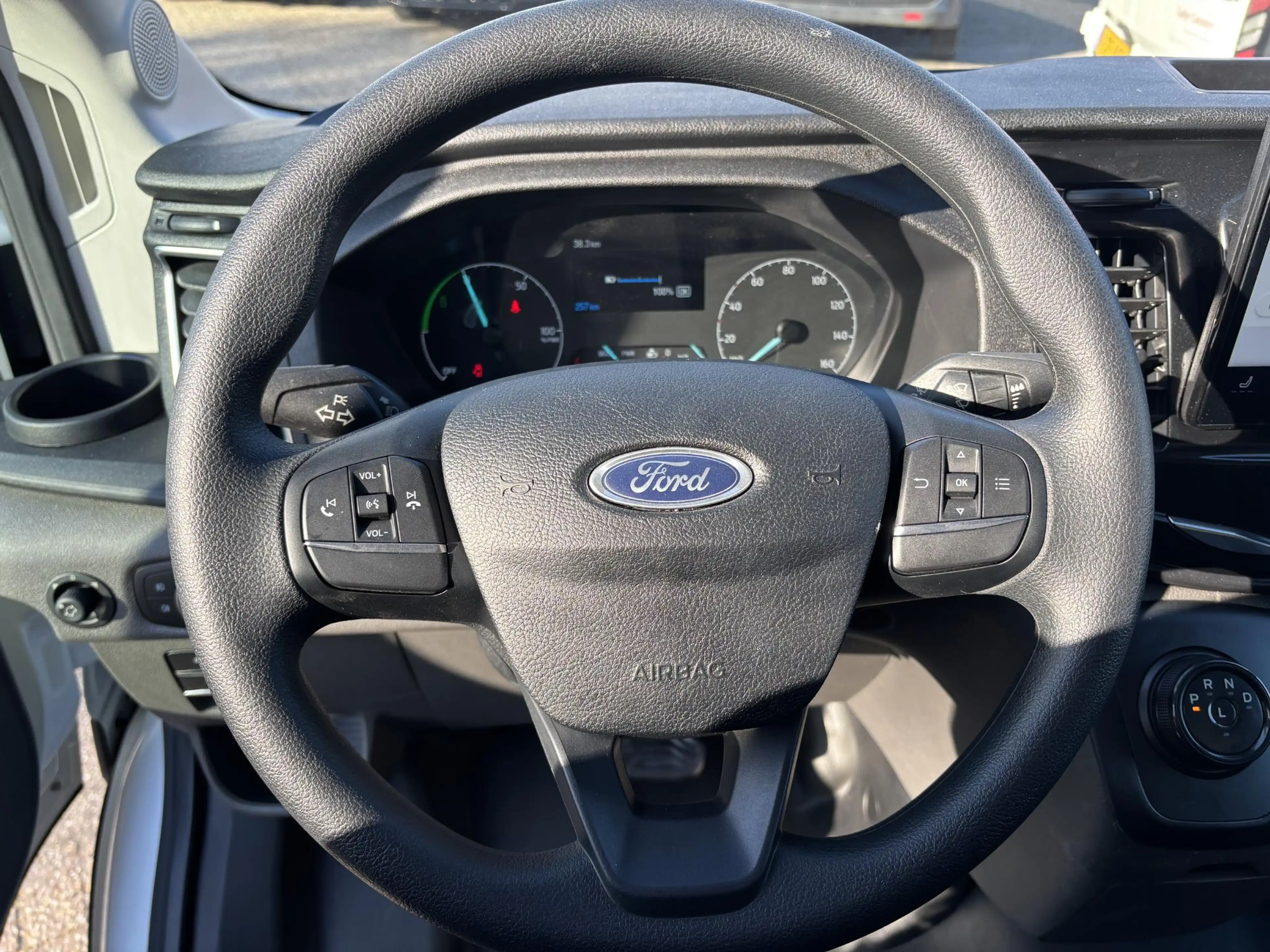Ford E-Transit 350 L3H2 Ambiente 68 kWh | Scherm | Stoelverwarmin — photo 9