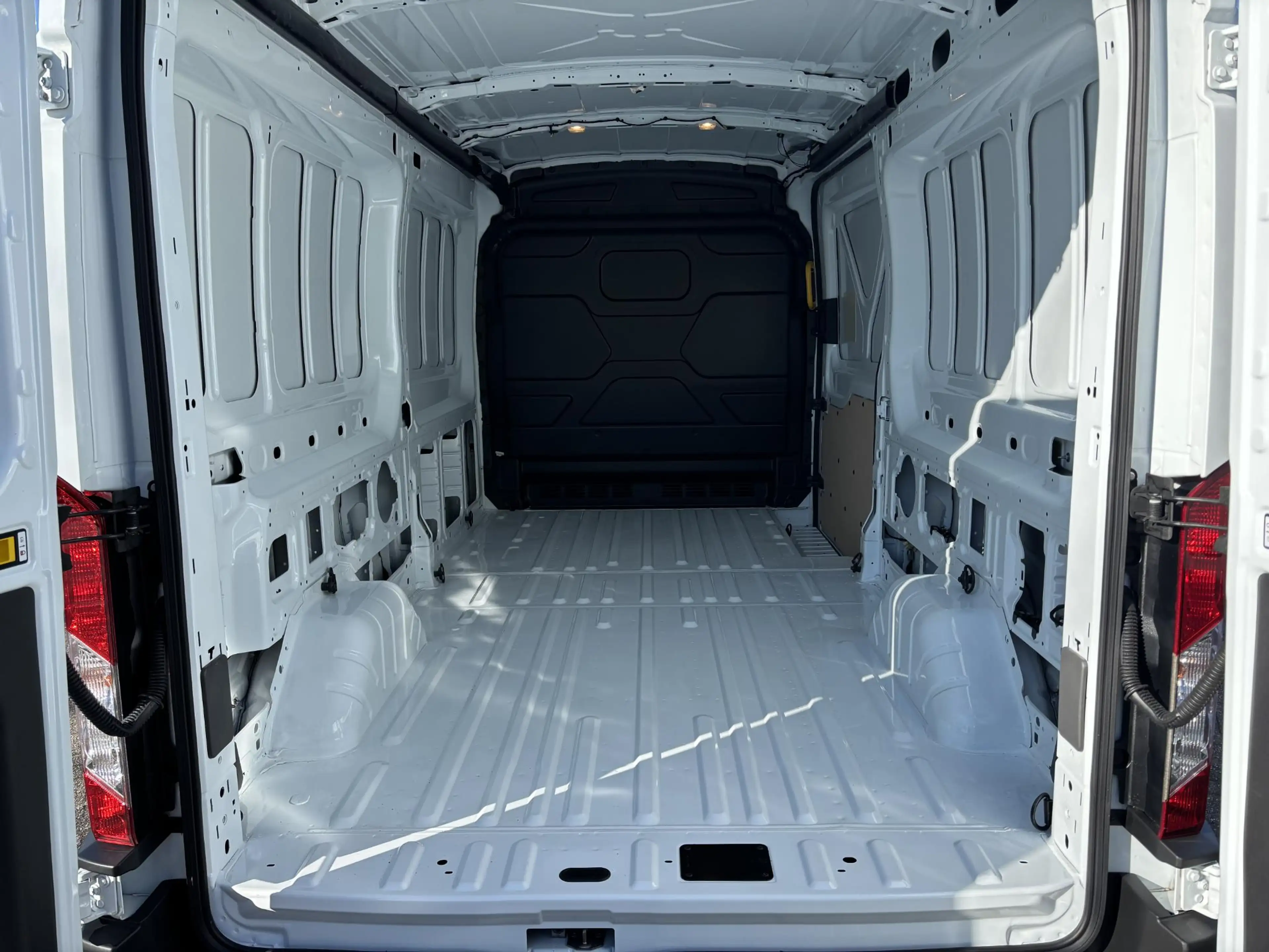 Ford E-Transit 350 L3H2 Ambiente 68 kWh | Scherm | Stoelverwarmin — photo 8
