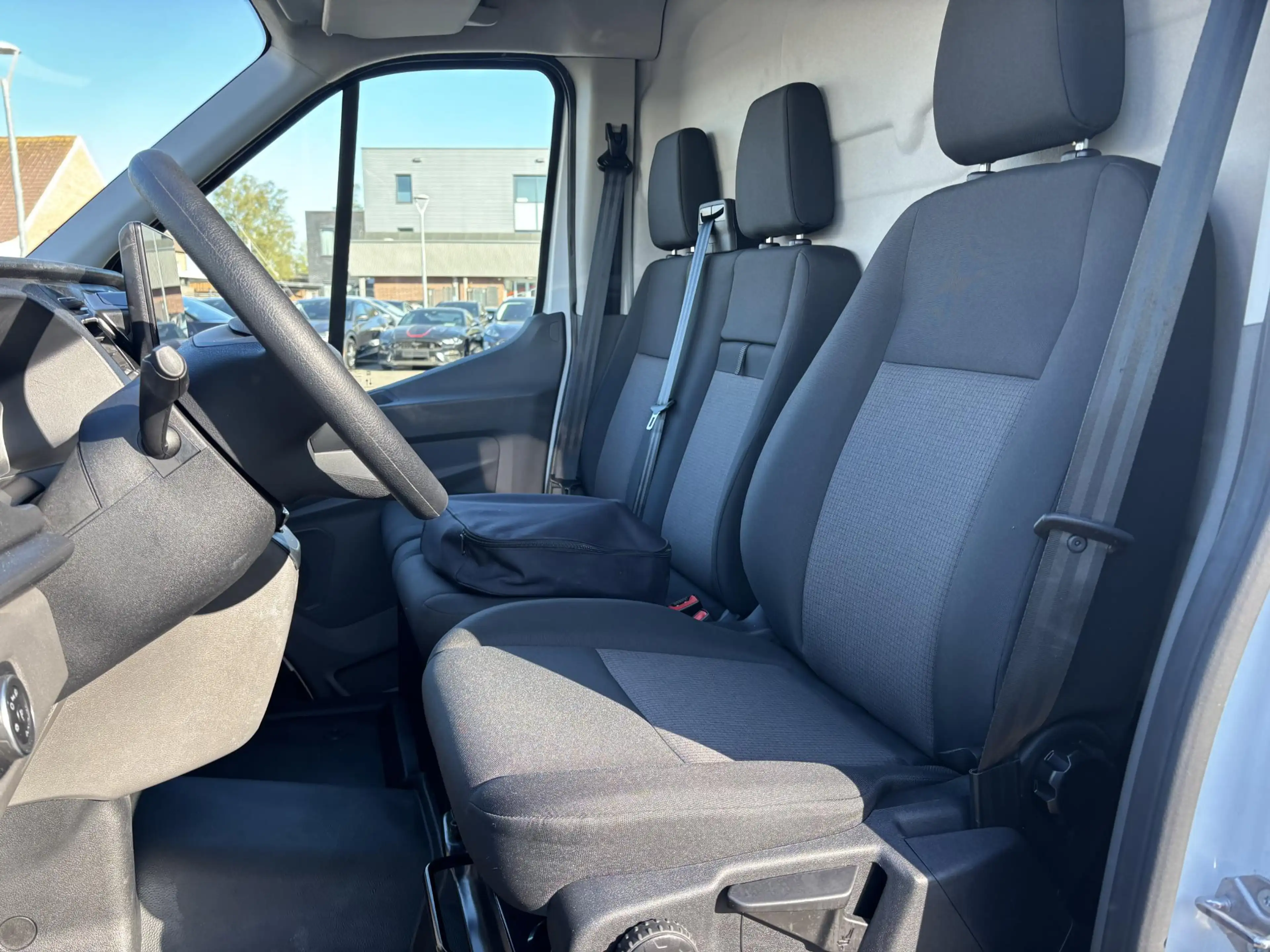 Ford E-Transit 350 L3H2 Ambiente 68 kWh | Scherm | Stoelverwarmin — photo 10