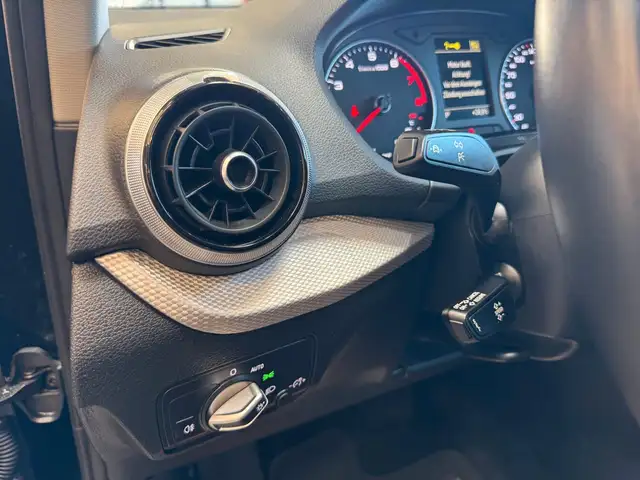 Audi Q2 view 9