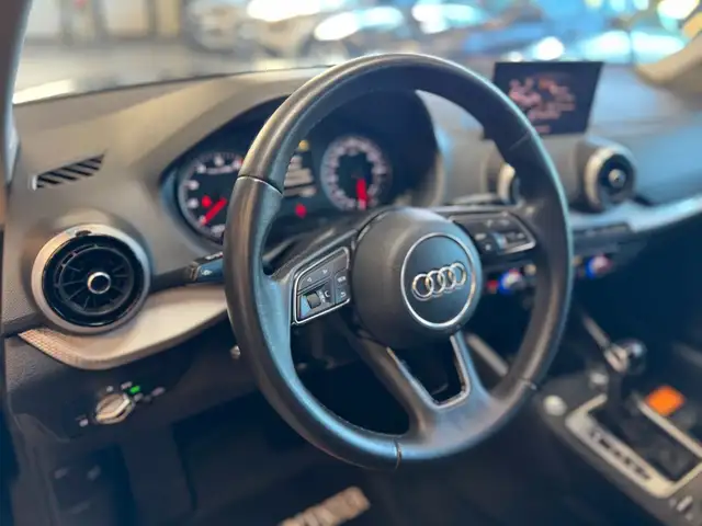 Audi Q2 view 8