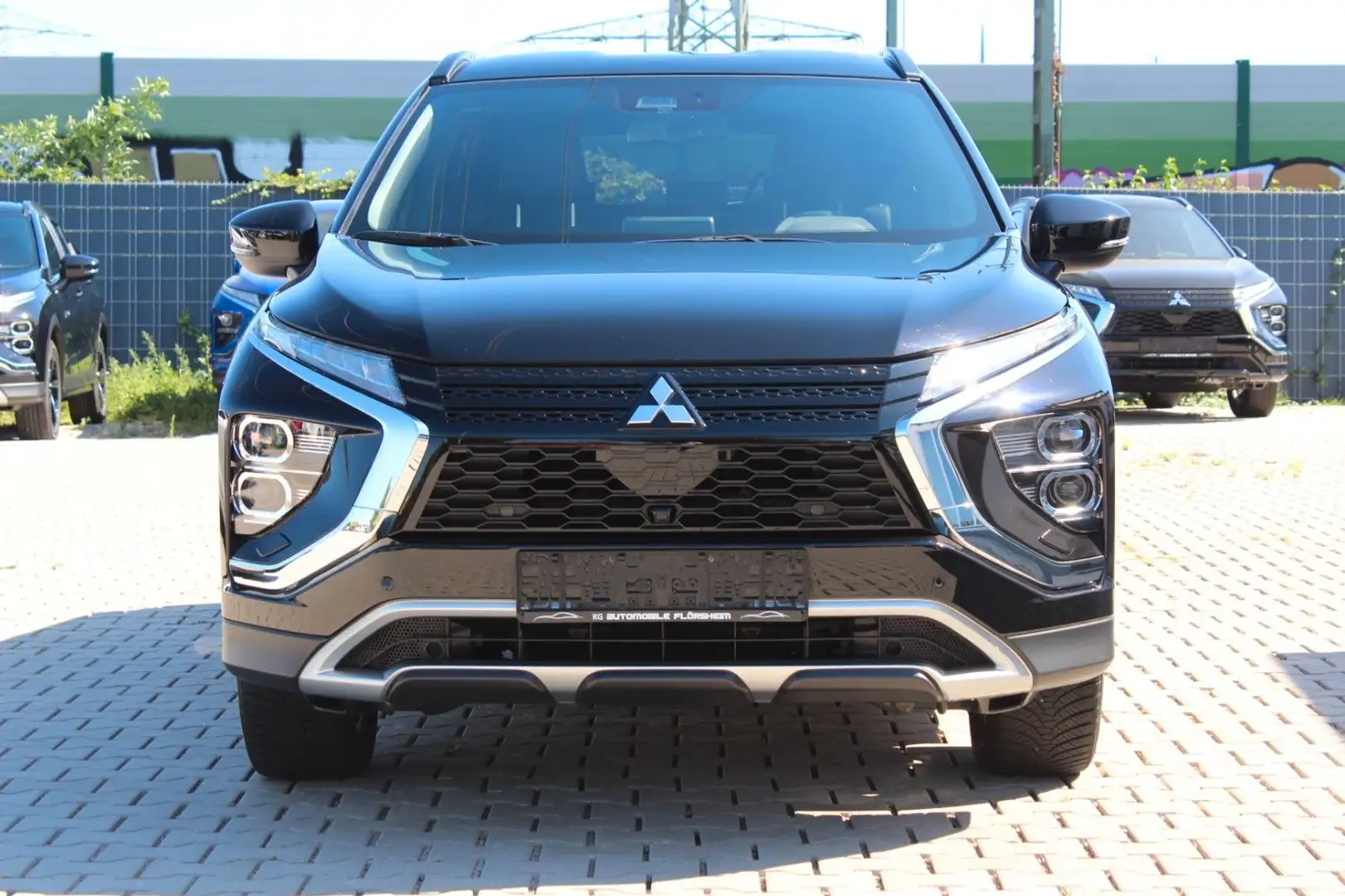 Mitsubishi Eclipse Cross 2.4 Plus 4WD Navi Alcantara LED Schwarz - 2