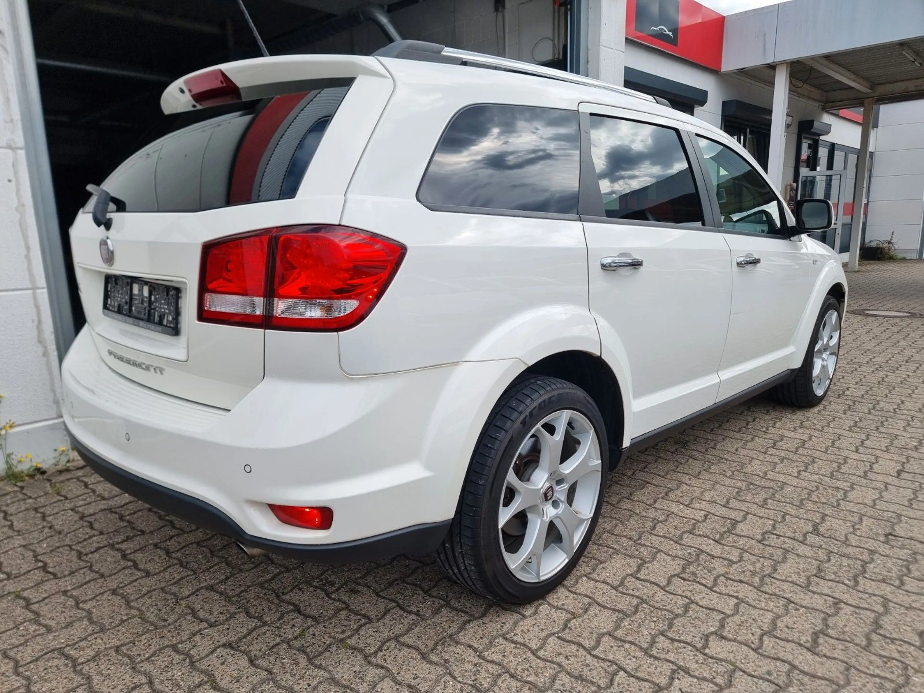Fiat Freemont Lounge 2.0 Leder/7-Sitze/ Navi /HU Neu/ — photo 3