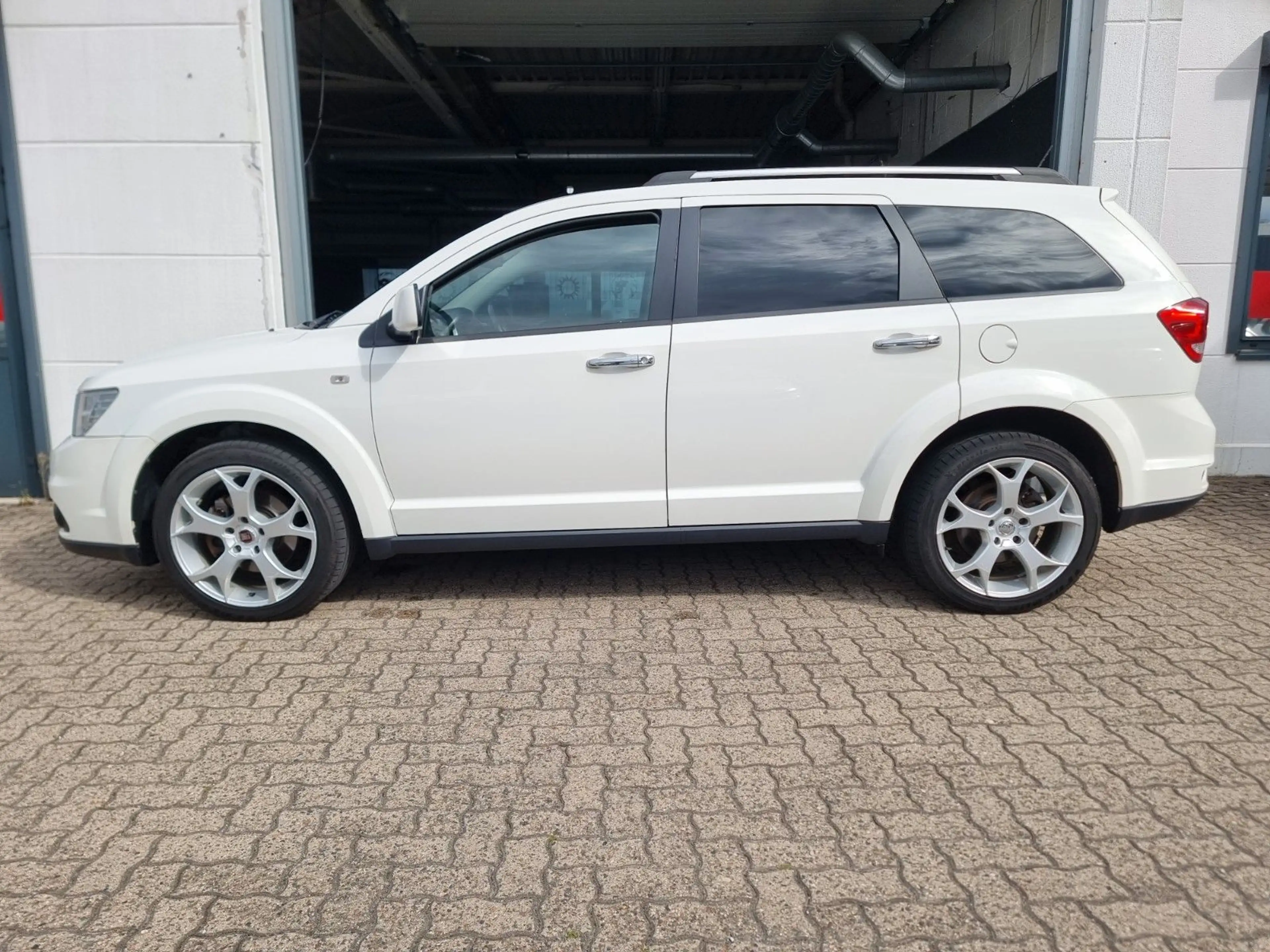 Fiat Freemont Lounge 2.0 Leder/7-Sitze/ Navi /HU Neu/ — photo 5