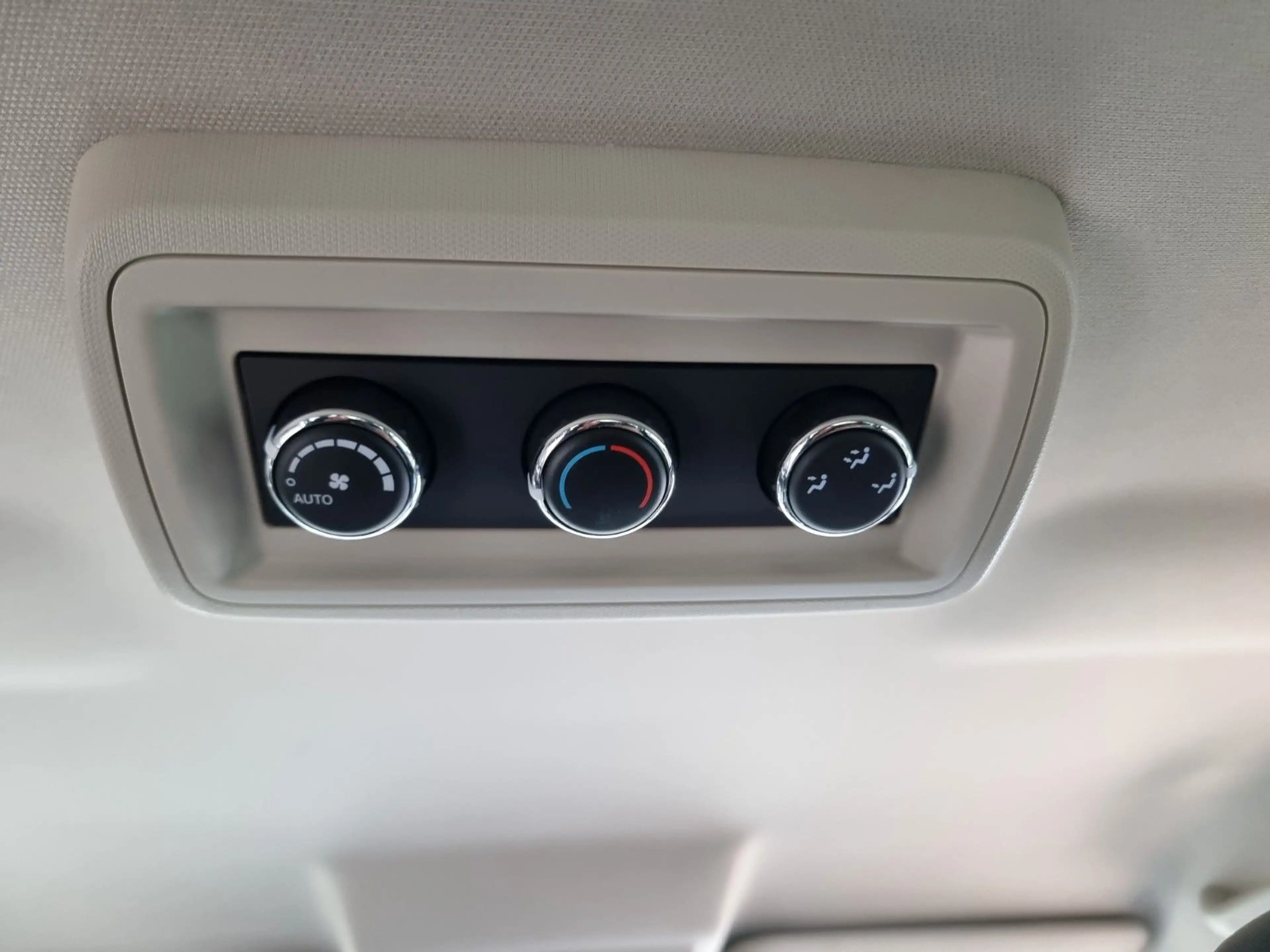 Fiat Freemont Lounge 2.0 Leder/7-Sitze/ Navi /HU Neu/ — photo 15