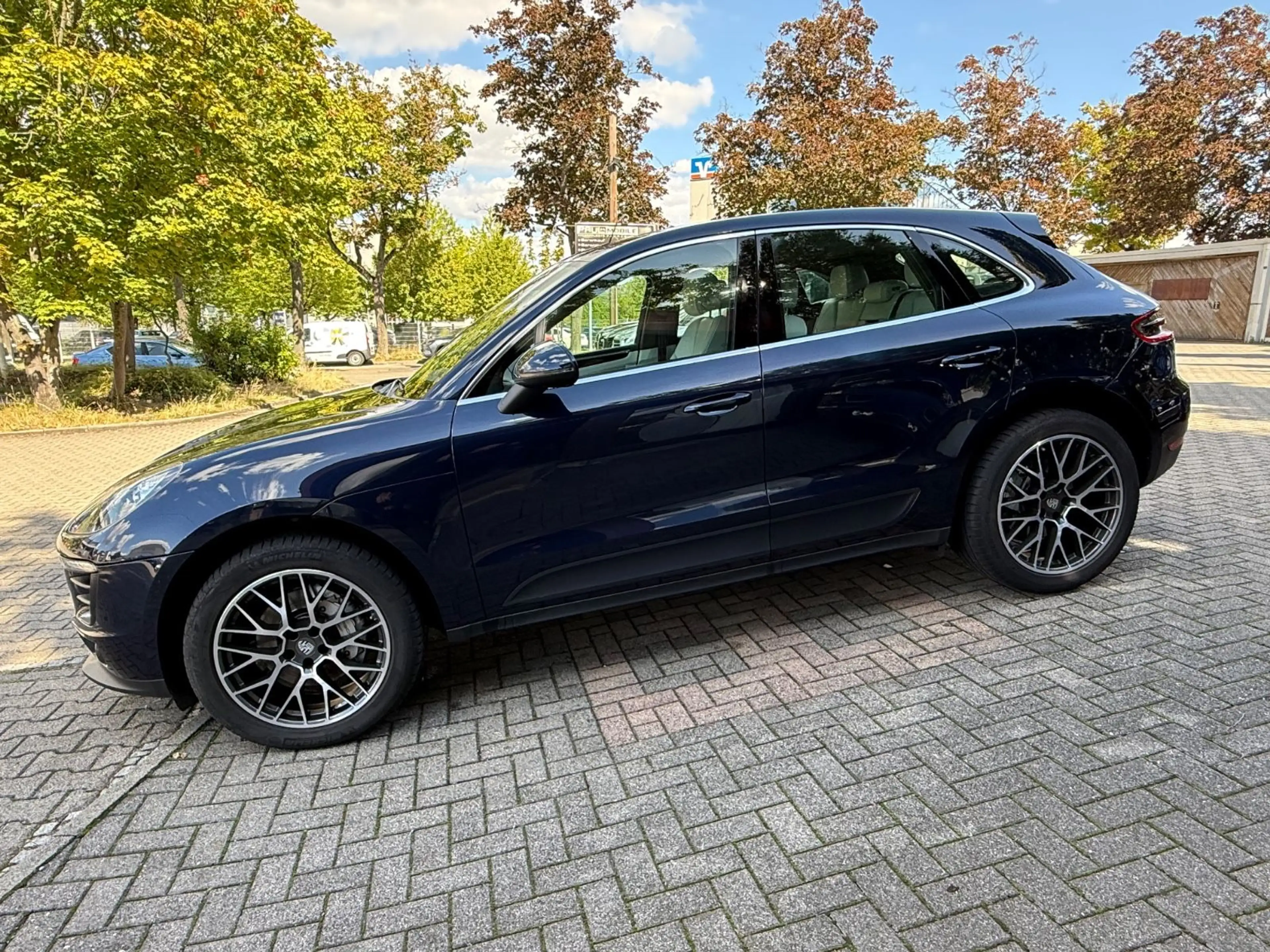 Porsche Macan S 1Hand Panorama ACC 20 Zoll Service Neu — photo 6