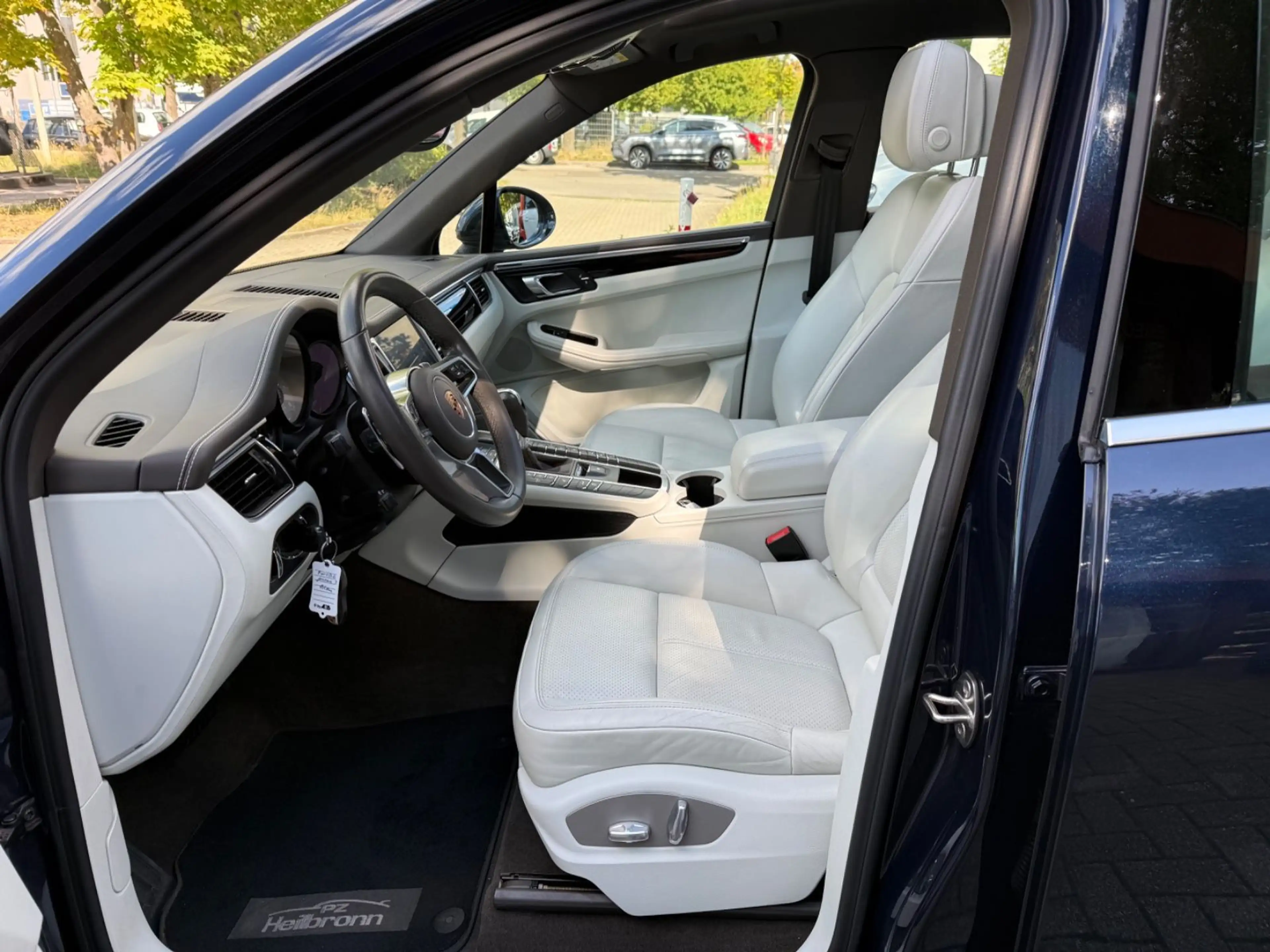 Porsche Macan S 1Hand Panorama ACC 20 Zoll Service Neu — photo 13
