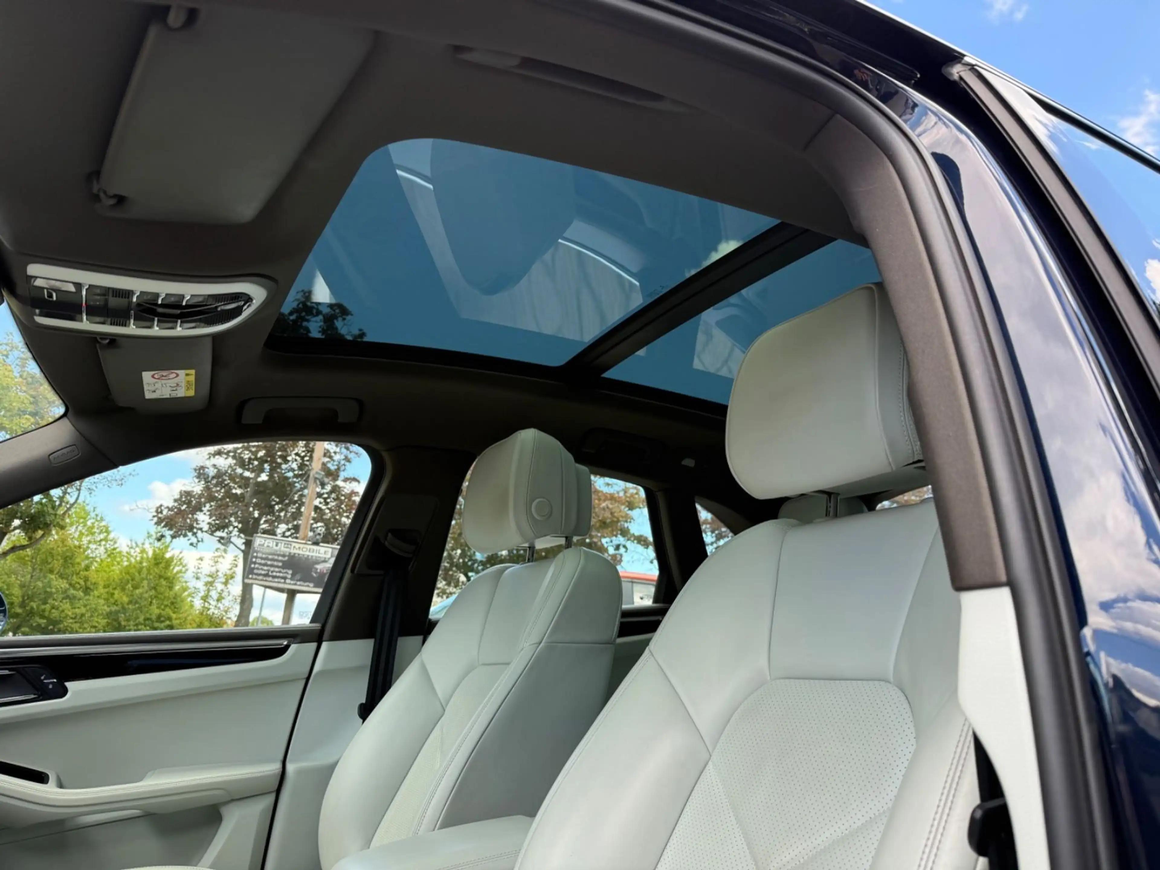 Porsche Macan S 1Hand Panorama ACC 20 Zoll Service Neu — photo 12