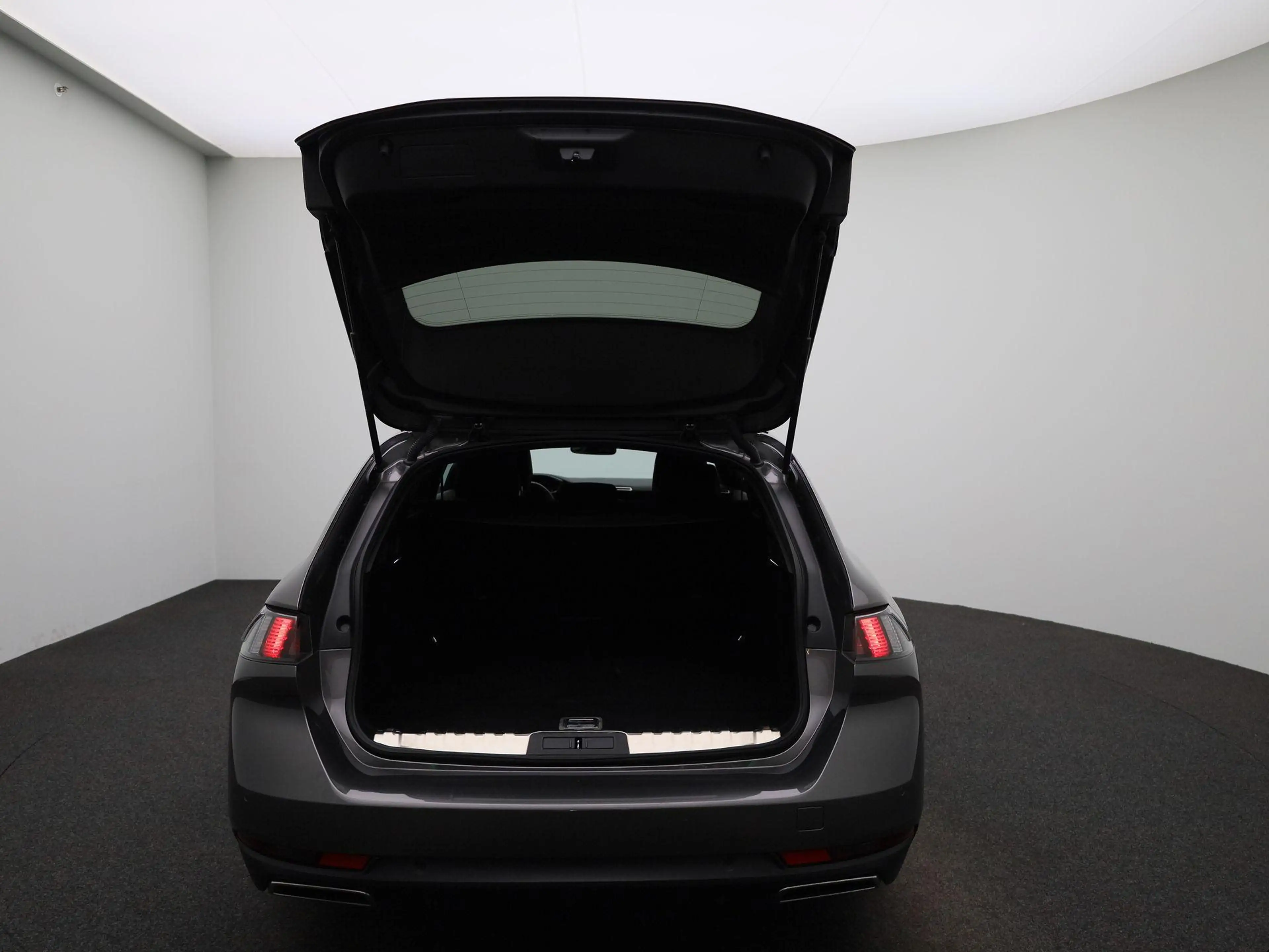 Peugeot 508 SW 1.2 PureTech S&S EAT8 Allure Pack PDC V+A | Cam — photo 13