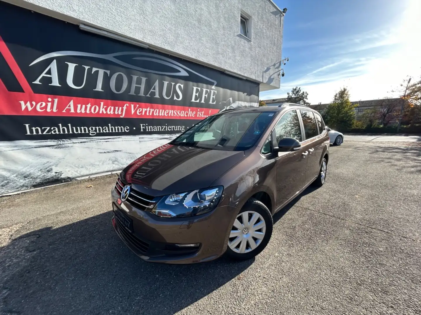 Volkswagen Sharan /1Hand/BMT/NAVI/PANORAMA/BI/XENON Hnědá - 1