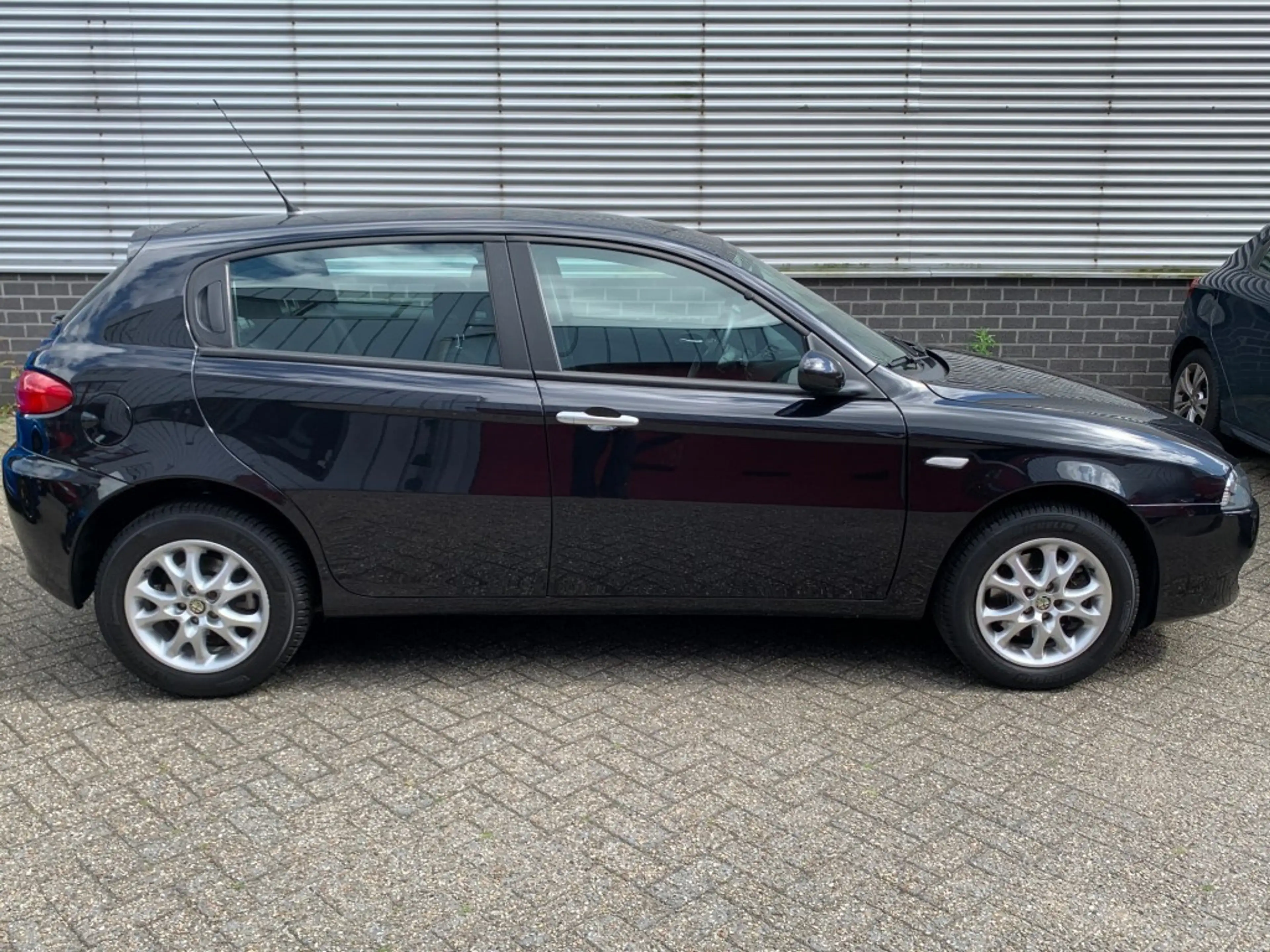 Alfa Romeo 147 1.6TS 16v 120pk 5 drs. Distinctive — photo 4