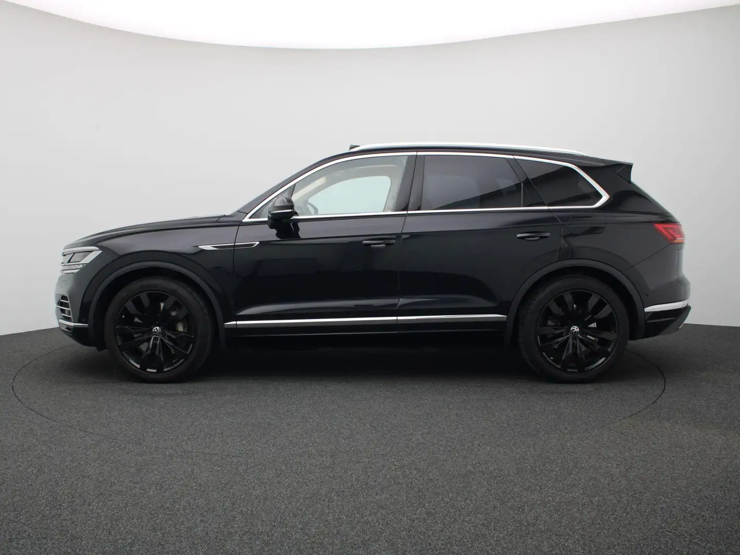 Volkswagen Touareg 3.0 TSi eHybrid Atmosphere 4MOTION 381PK DSG LED, Zwart - 2