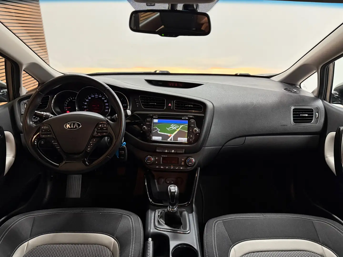 Kia Ceed SW / cee'd SW Sportswagon 1.6 GDI BusinessLine | Navigatie | Afn Marrón - 2