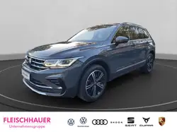 Volkswagen Tiguan Elegance eHybrid HUD AHK Navi Digitales Cockpit 36