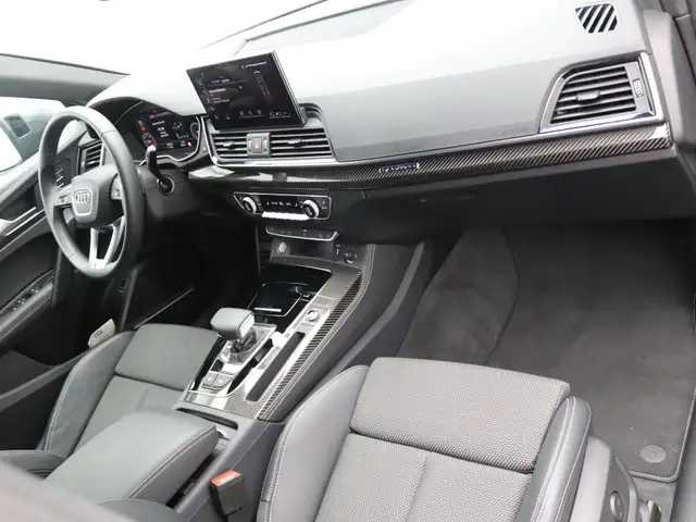 Audi Q5 view 9