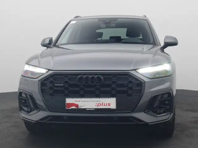 Audi Q5 view 3