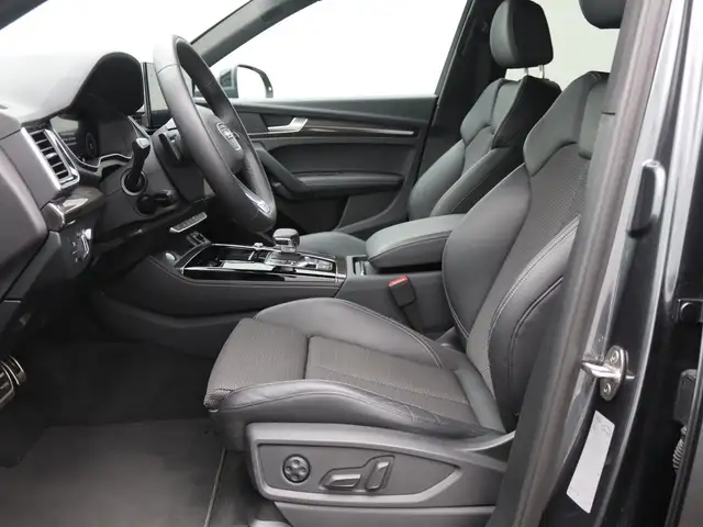 Audi Q5 view 12