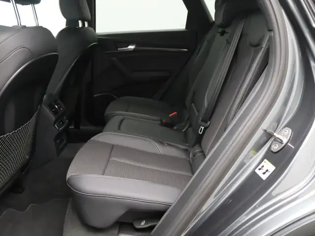 Audi Q5 view 10