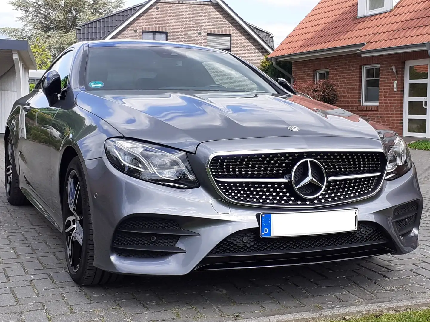 Mercedes-Benz E 200 E 200 Coupe Panoramadach AMG Line Grau - 2