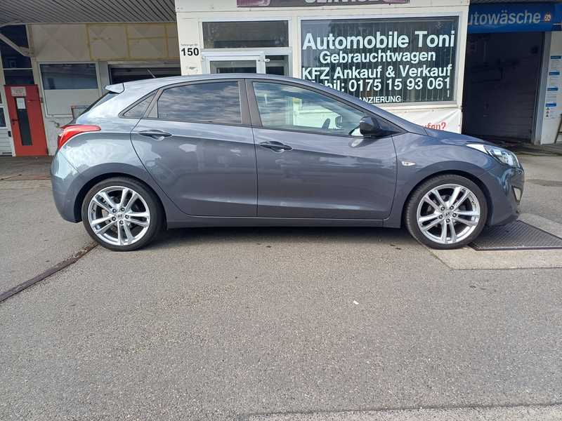 Hyundai i30 i30 Diesel blue 1.6 CRDi Trend — photo 8