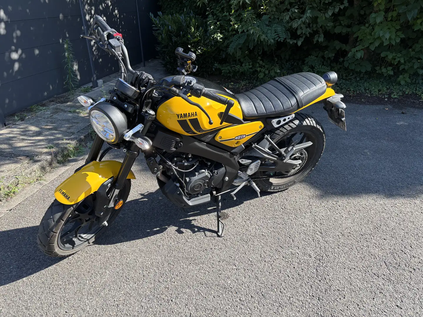 Yamaha XSR 125 Jaune - 1