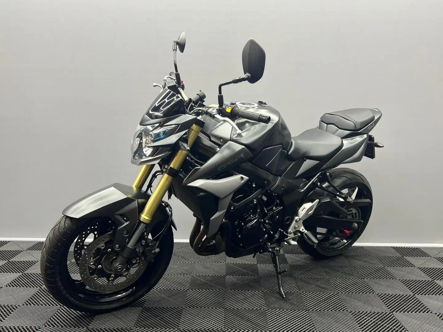 Suzuki GSR 750 GSR750A Gri - 2