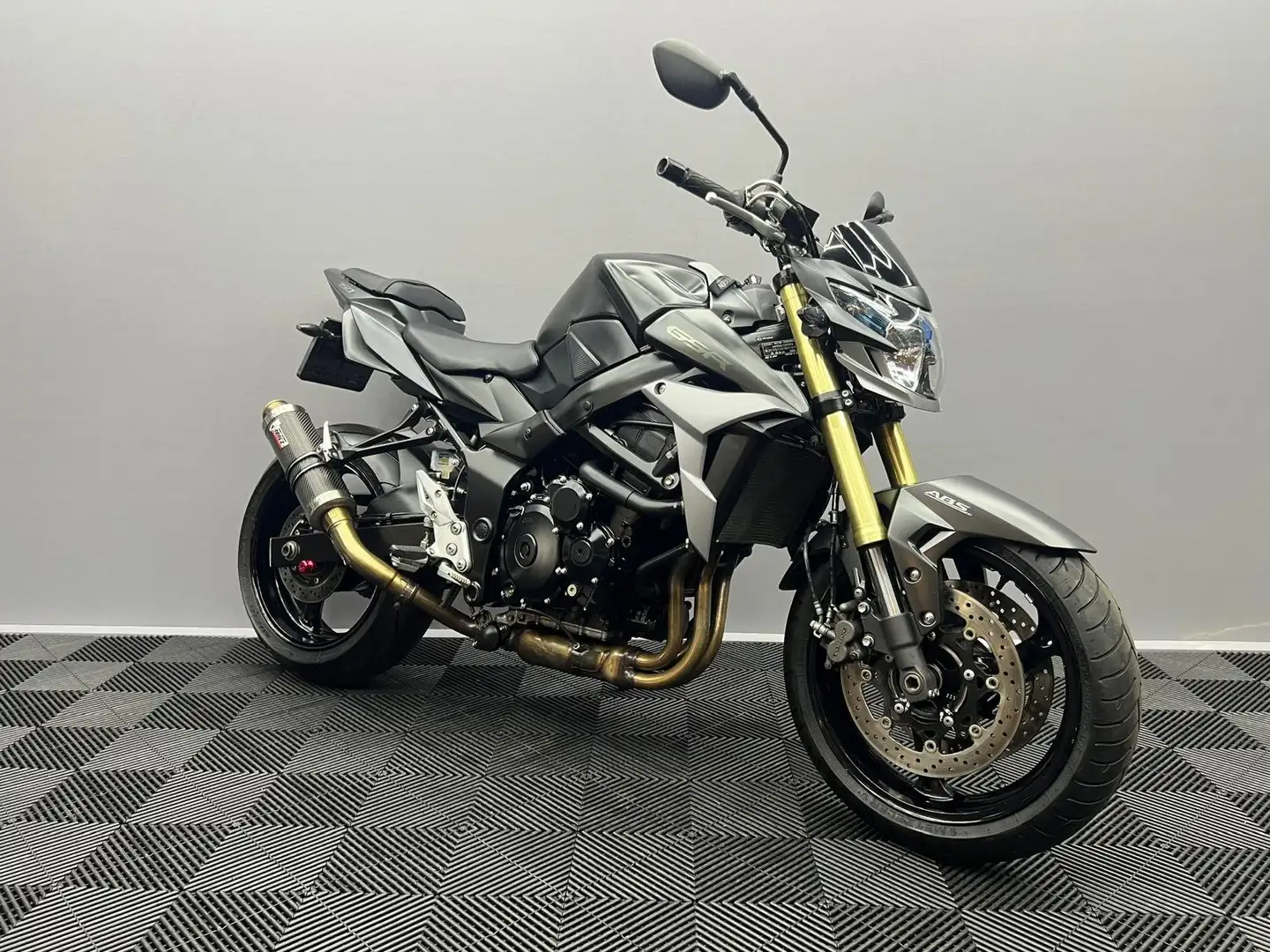 Suzuki GSR 750 GSR750A Gri - 1