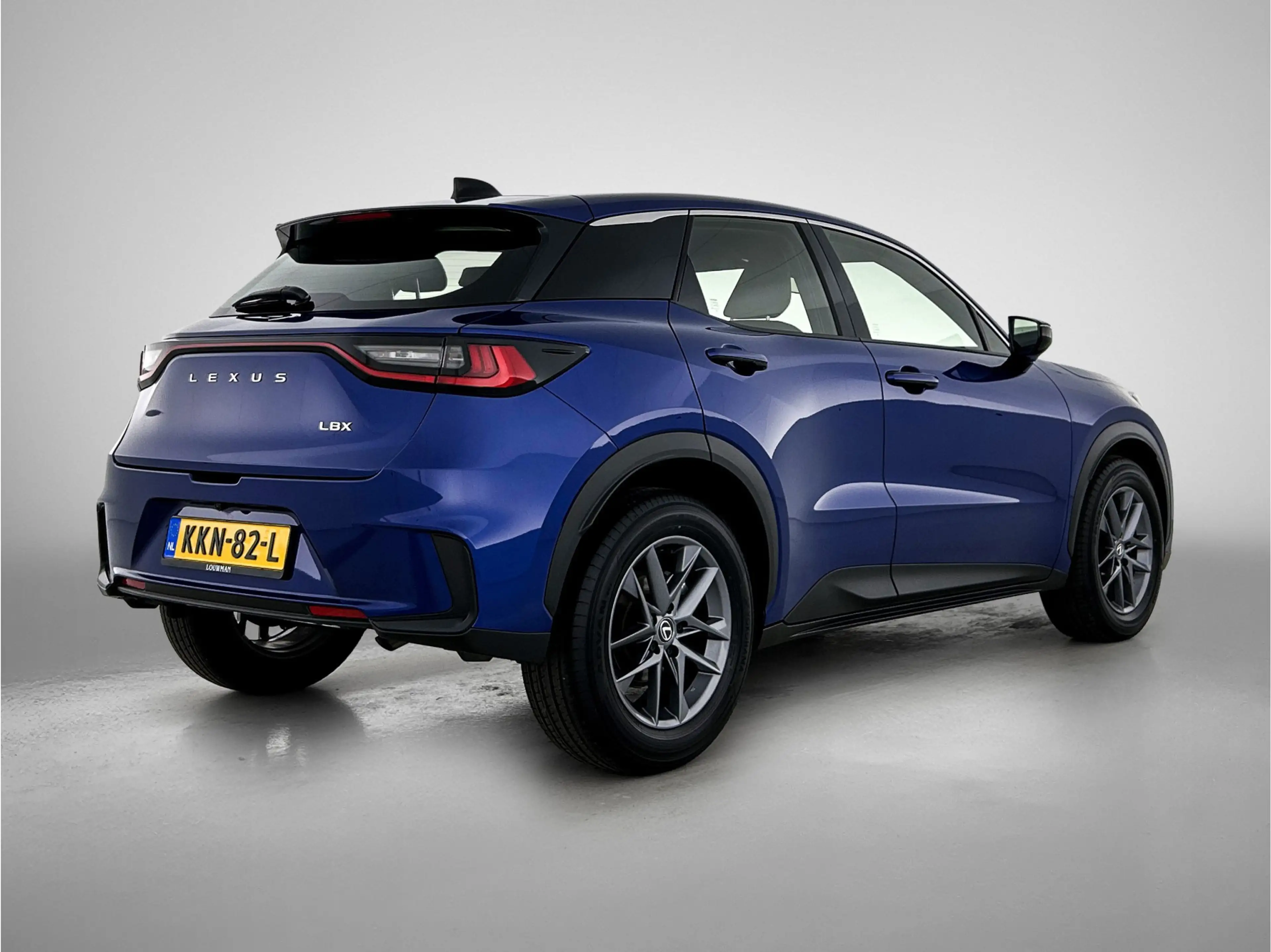 Lexus LBX 2WD — photo 2