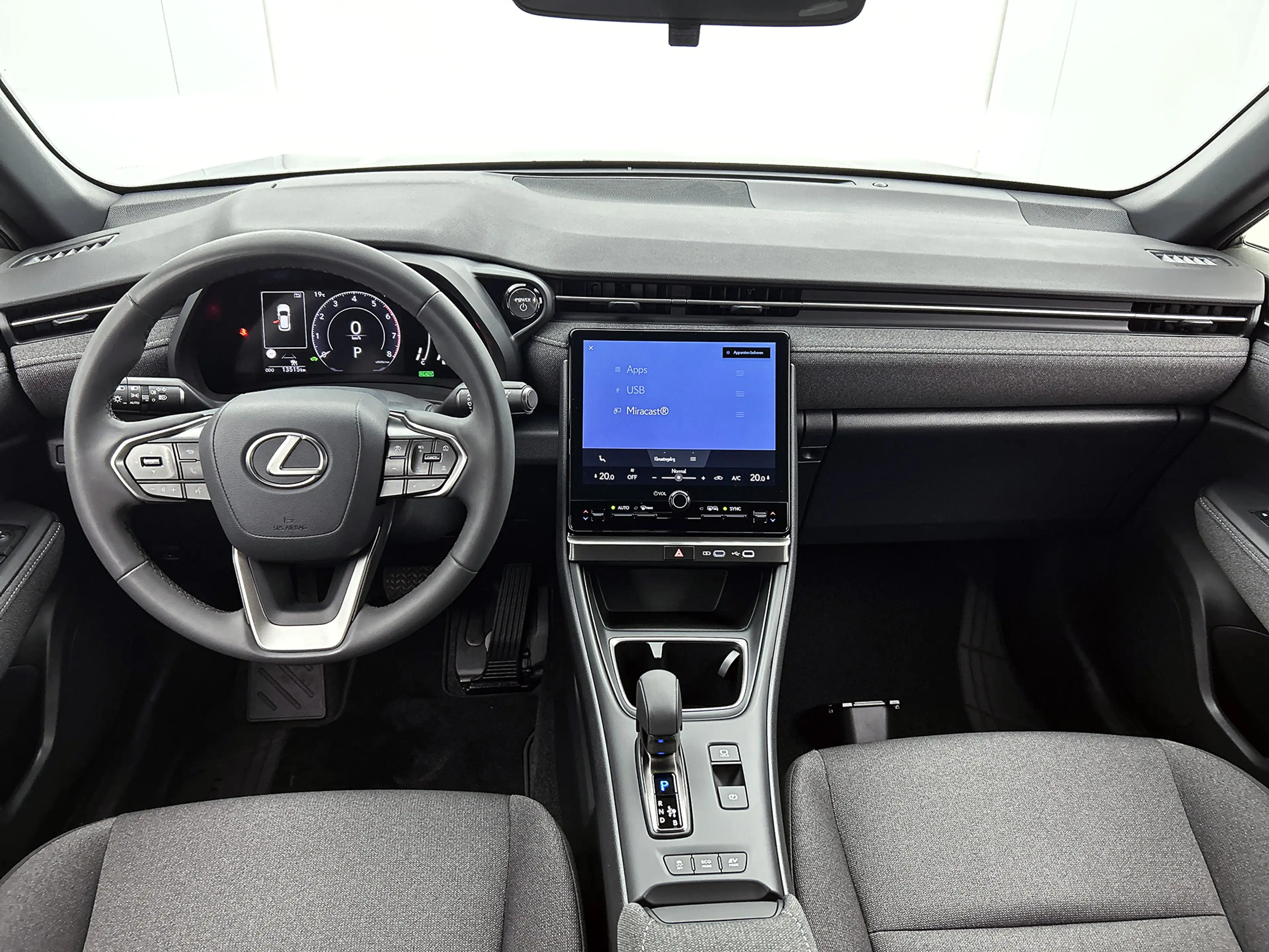 Lexus LBX 2WD — photo 4