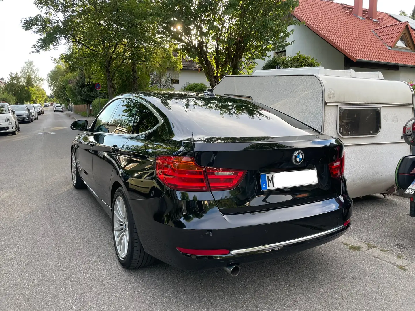 BMW 320 320d GT Luxury Line Schwarz - 2