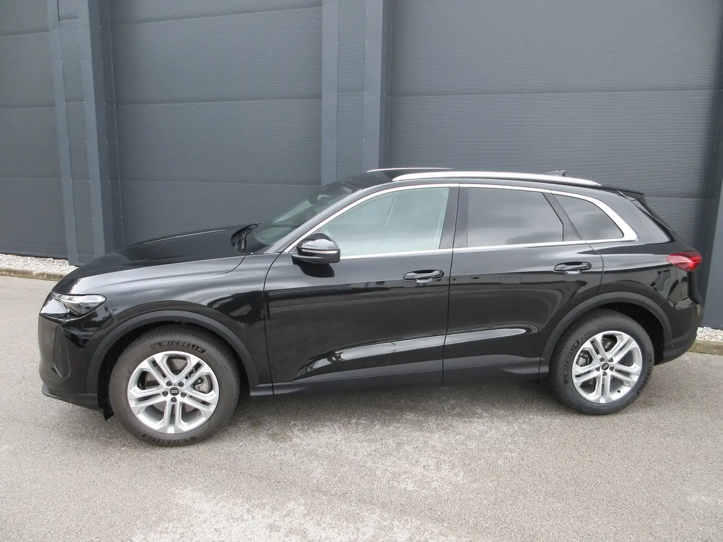 Audi Q5 SUV TDI quattro 150 kW Schwarz - 2
